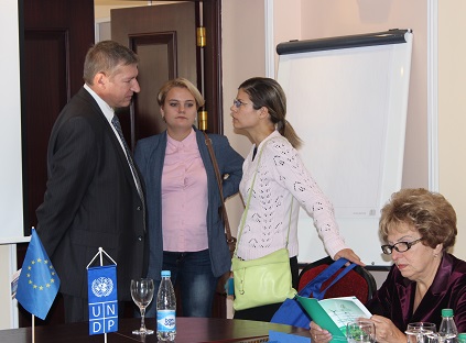 Сергей Никитин беседует с участниками семинара
